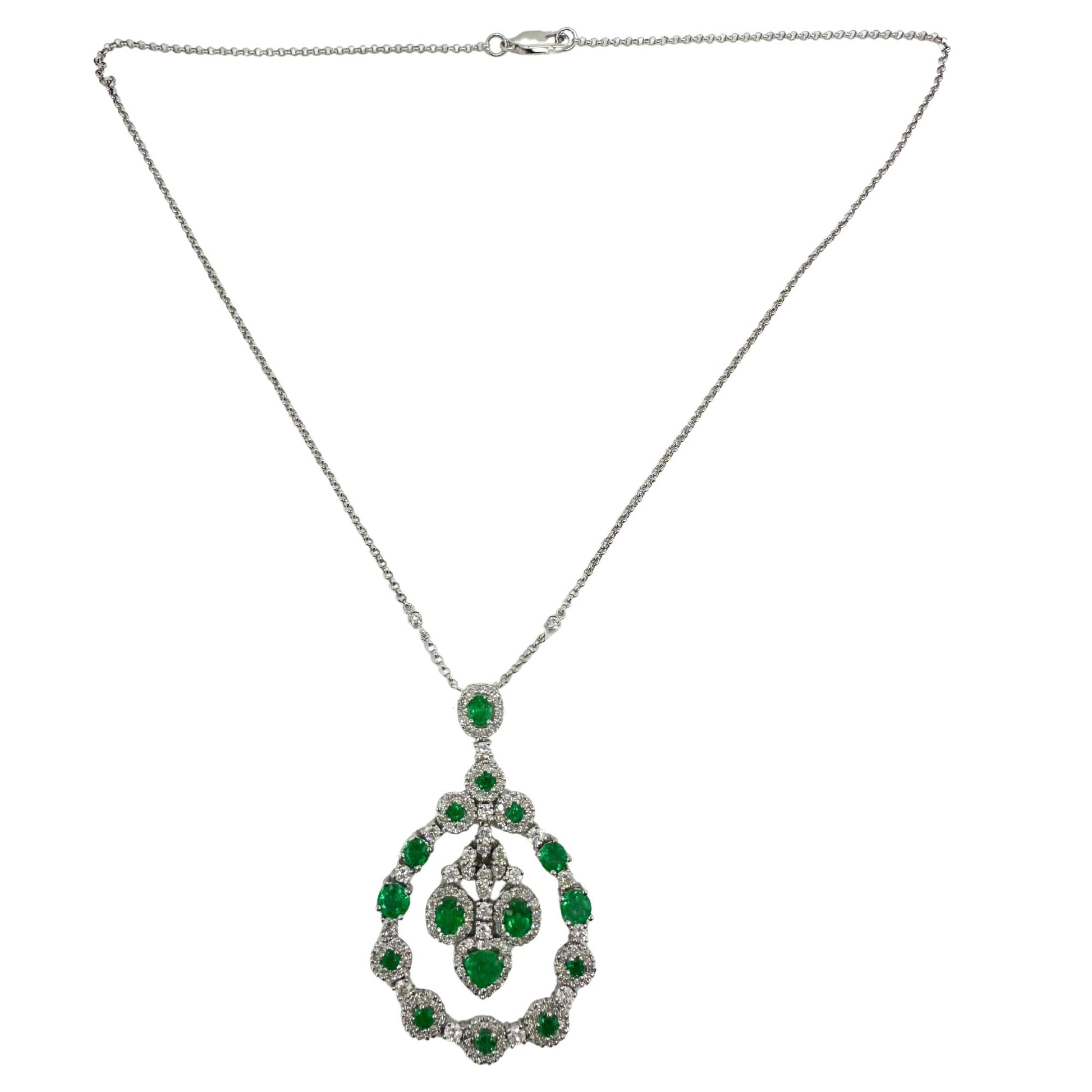 18K White Gold Diamond and Emerald Halo Circle Pendant Necklace