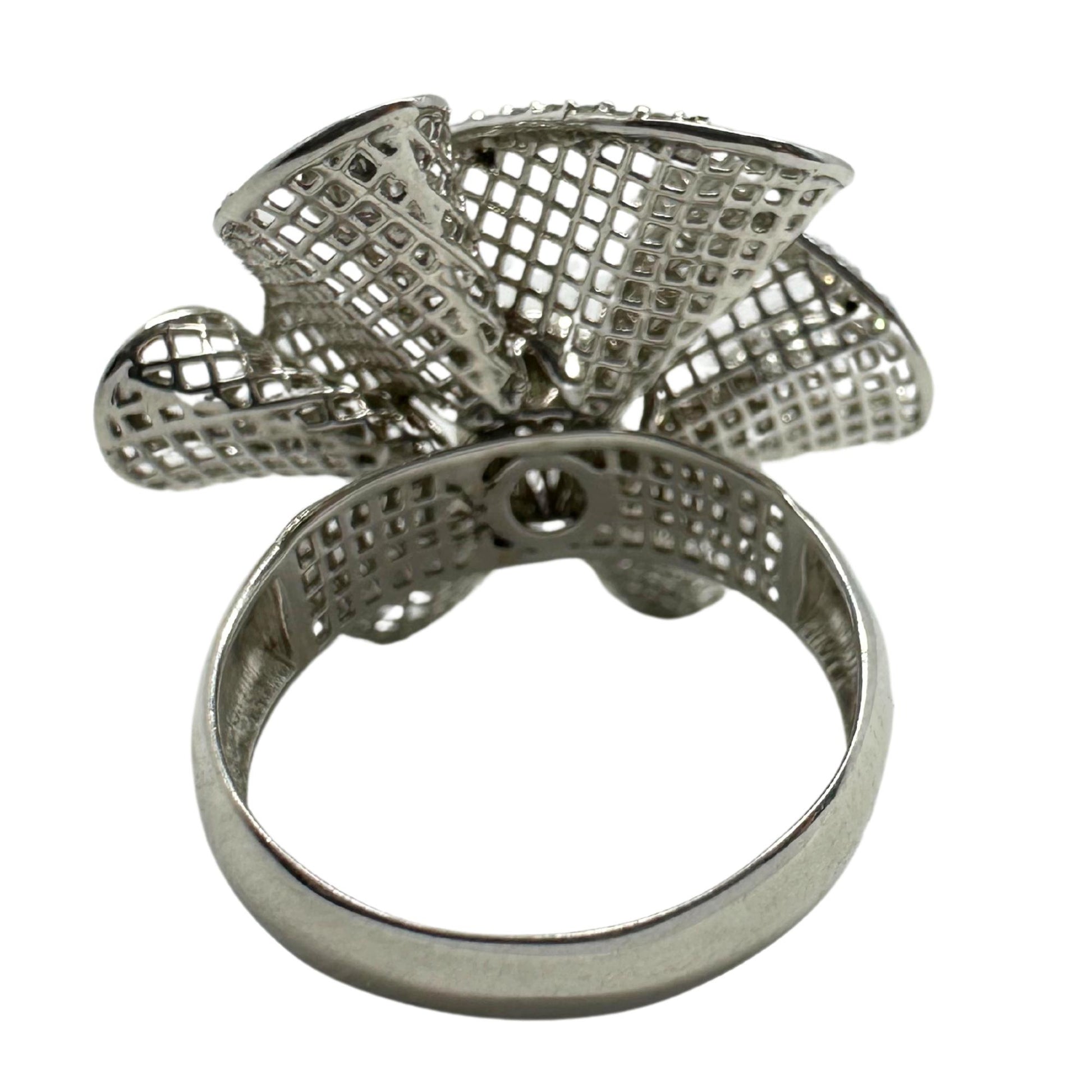 18K White Gold Diamond Flower Cocktail Ring