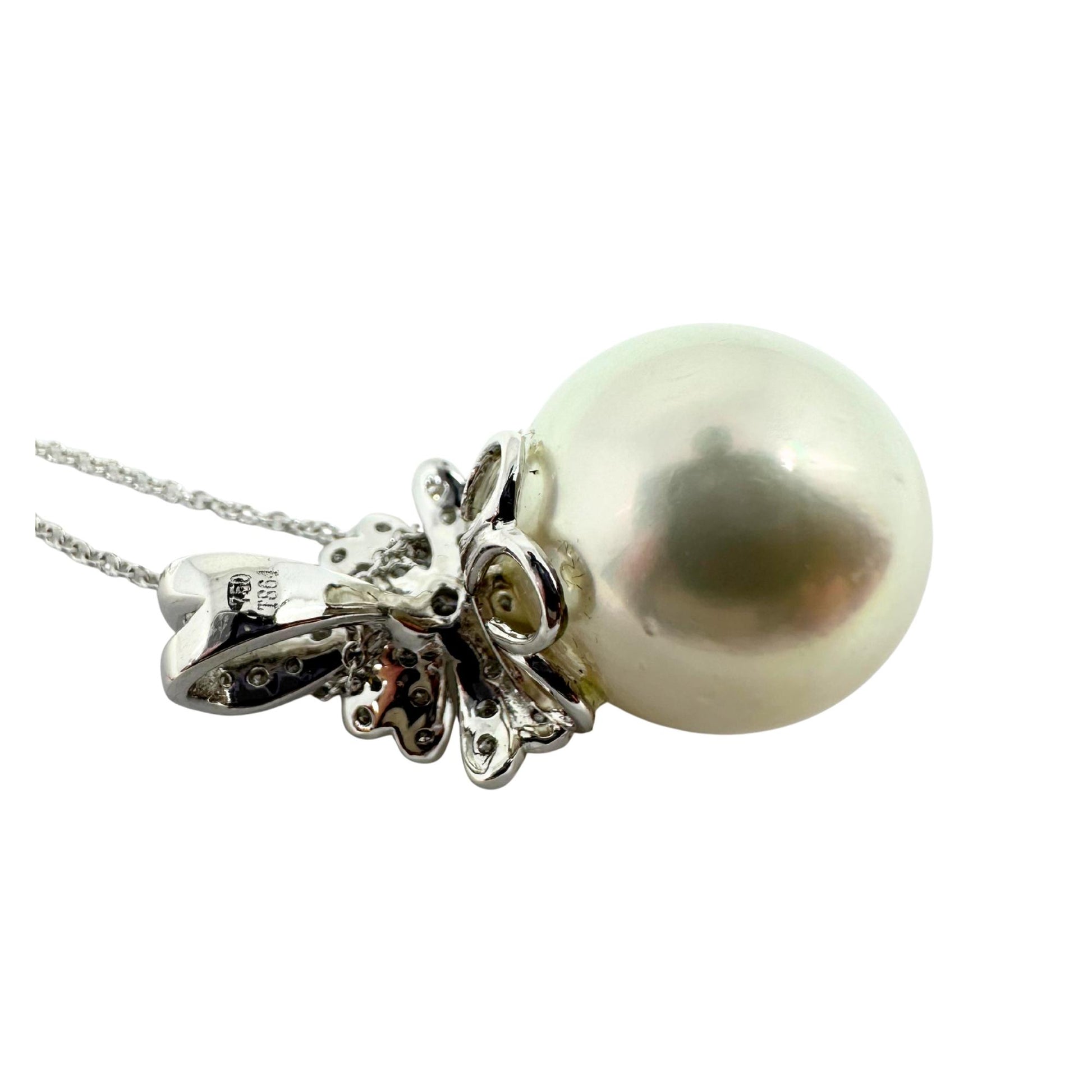 18K White Gold Diamond and Pearl Pendant Necklace – 0.26ct – Floral Drop Design