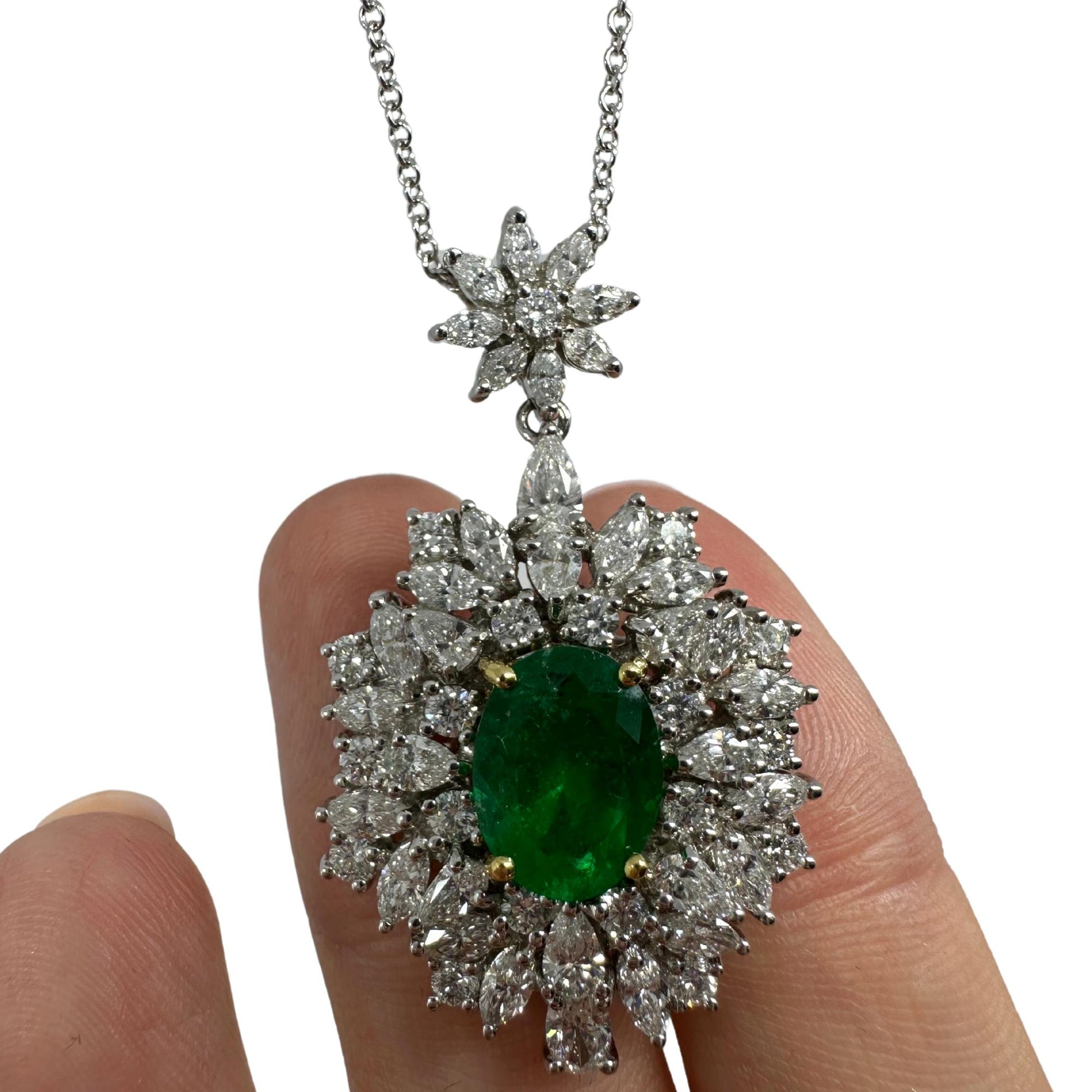 18K White Gold Diamond and Oval Cut Emerald Pendant Necklace