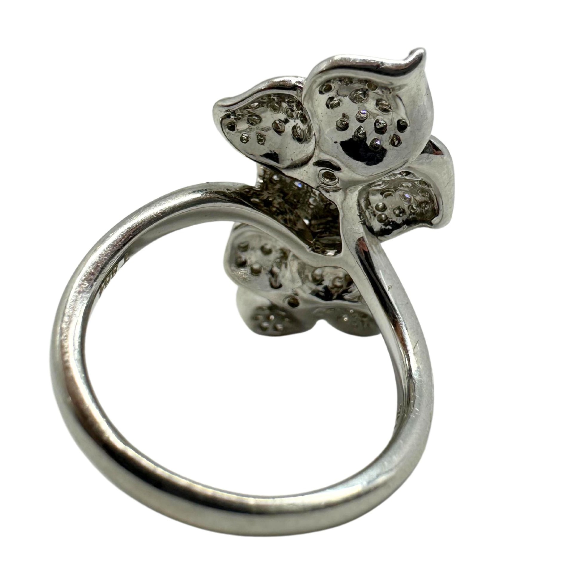 18K White Gold Diamond Flower Cocktail Ring