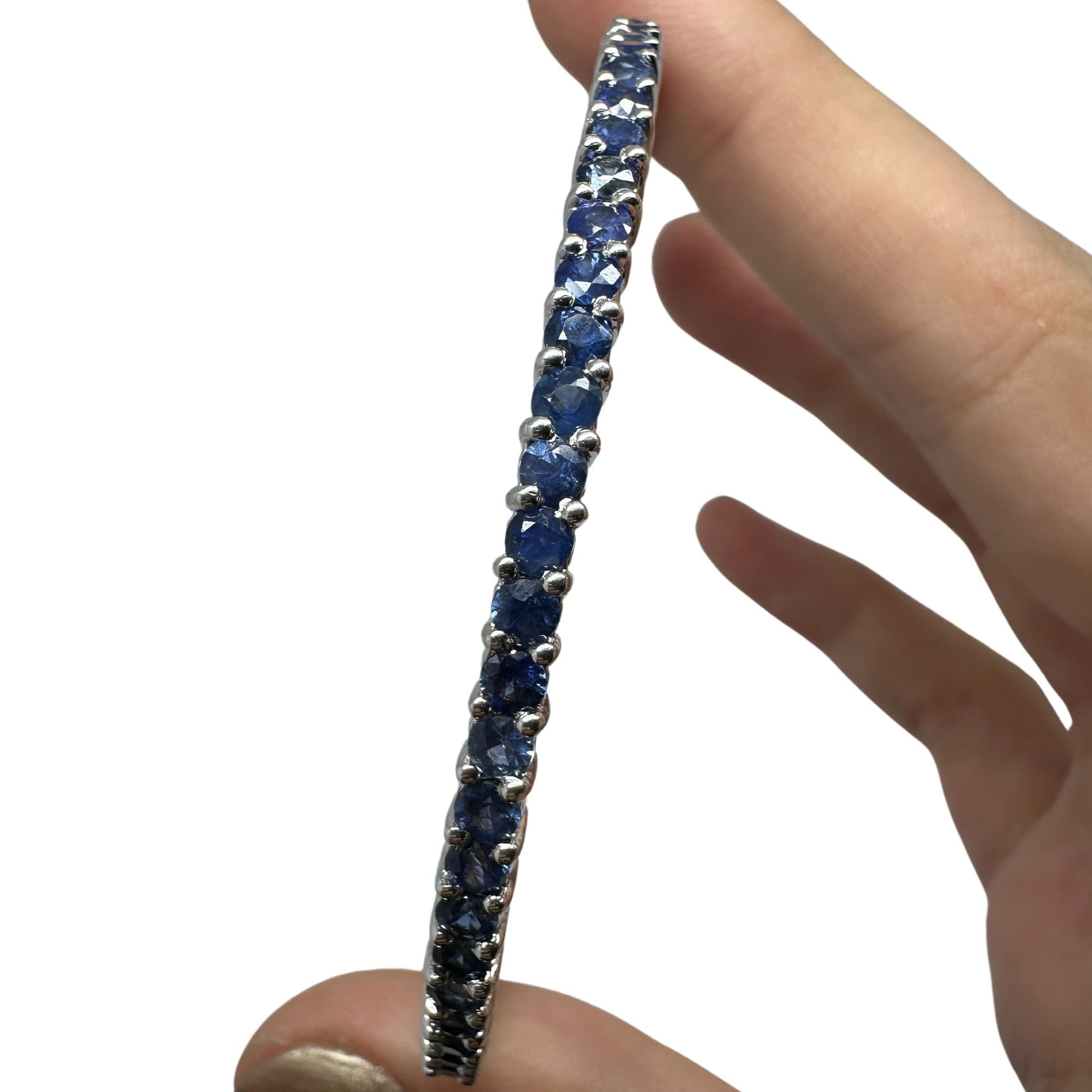 18K White Gold Sapphire Bangle