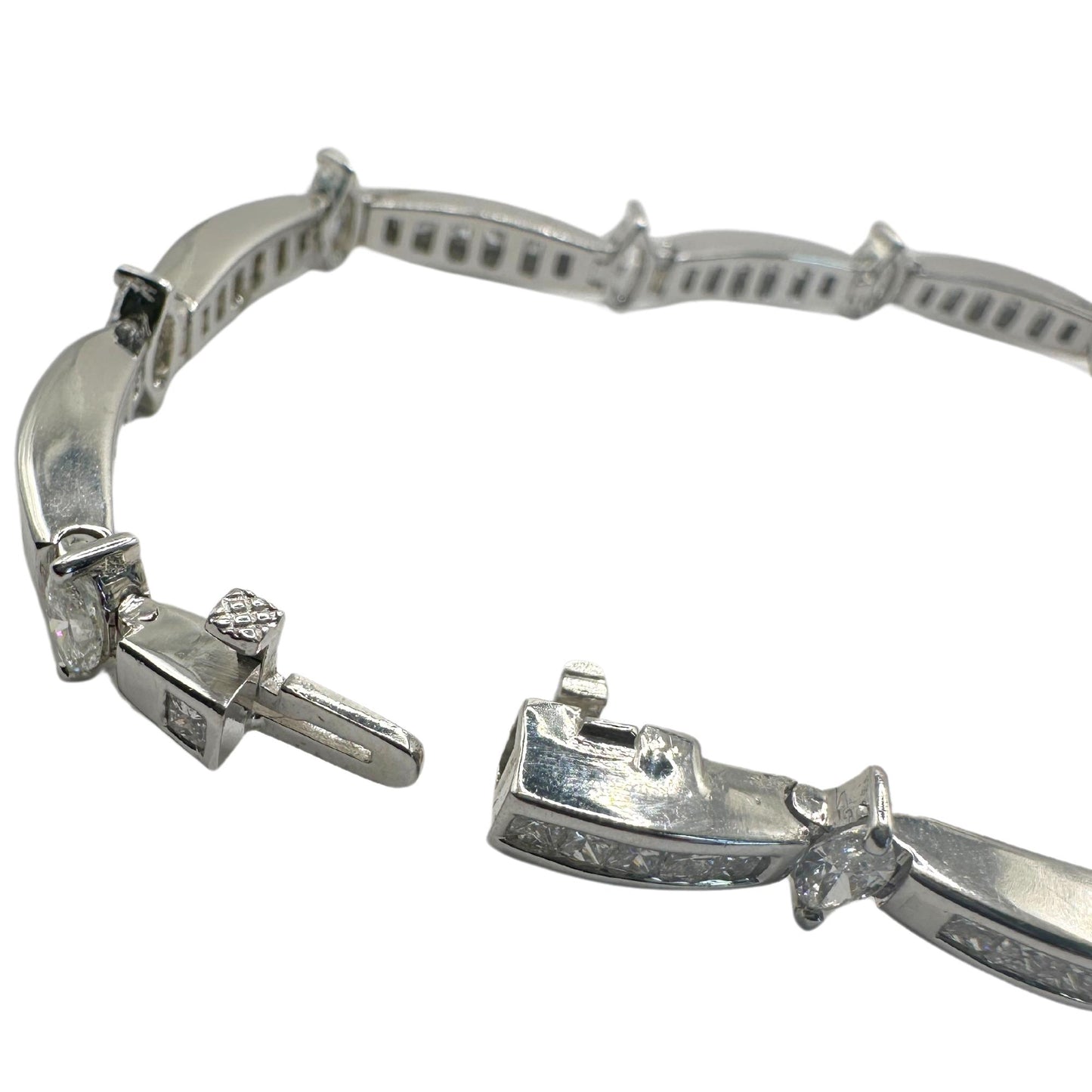 18K 5.02 Carat Diamond Bracelet - 7.5 inches