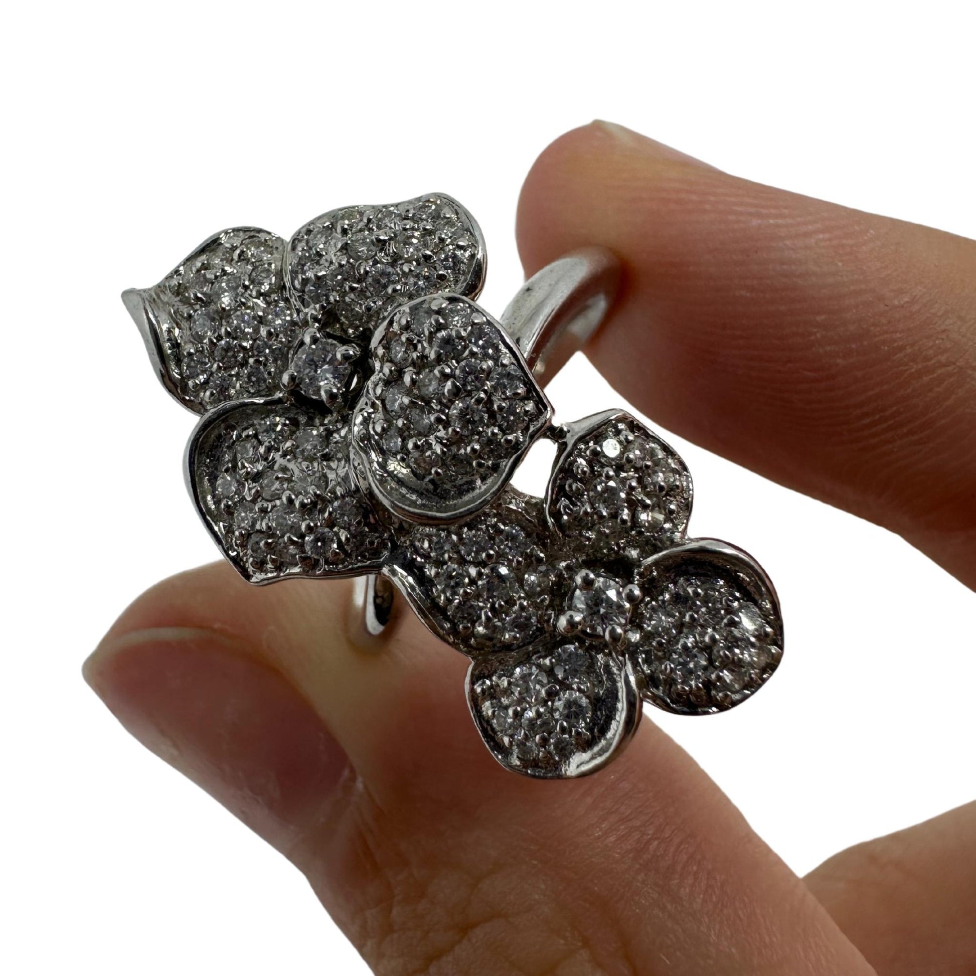 18K White Gold Diamond Flower Cocktail Ring