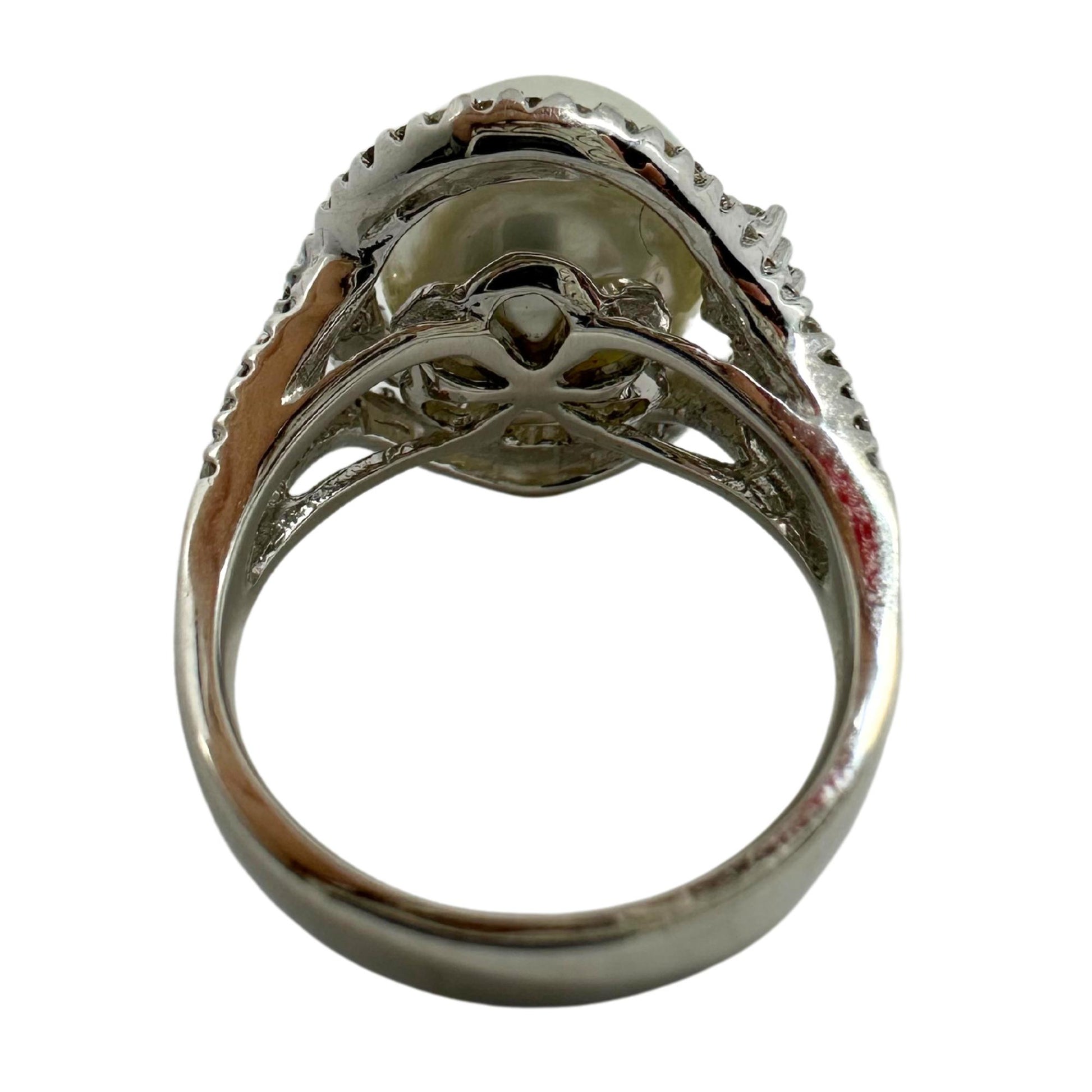 18K White Gold Diamond and Pearl Ring