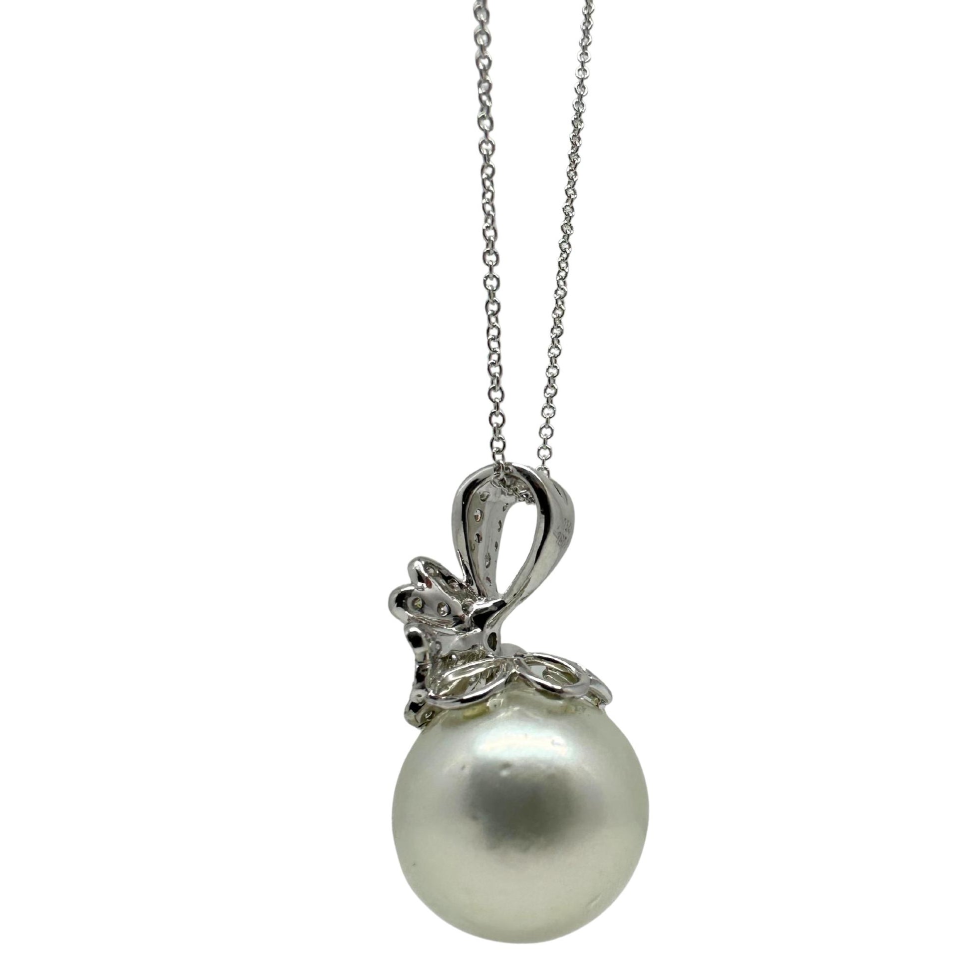 18K White Gold Diamond and Pearl Pendant Necklace – 0.26ct – Floral Drop Design