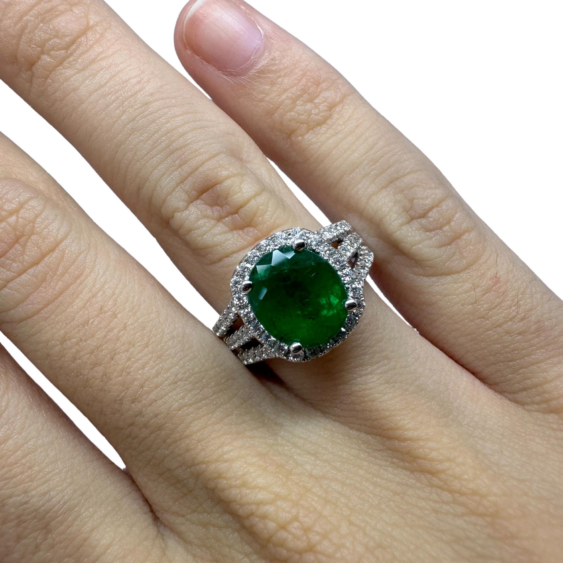 18k White Gold Diamond and Emerald Ring