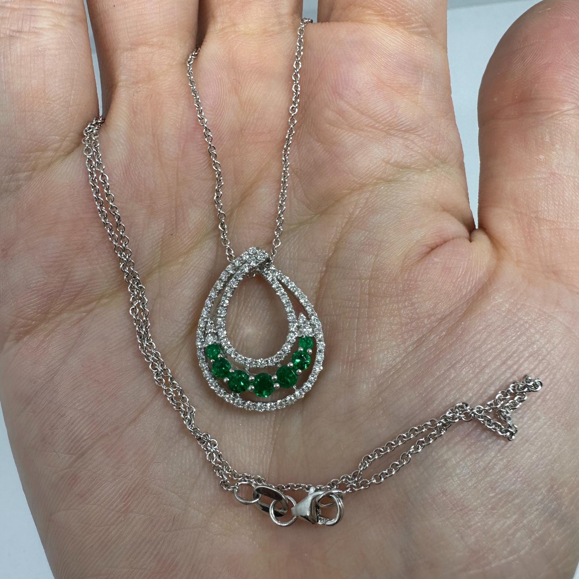 18k White Gold Diamond and Emerald Pendant Necklace