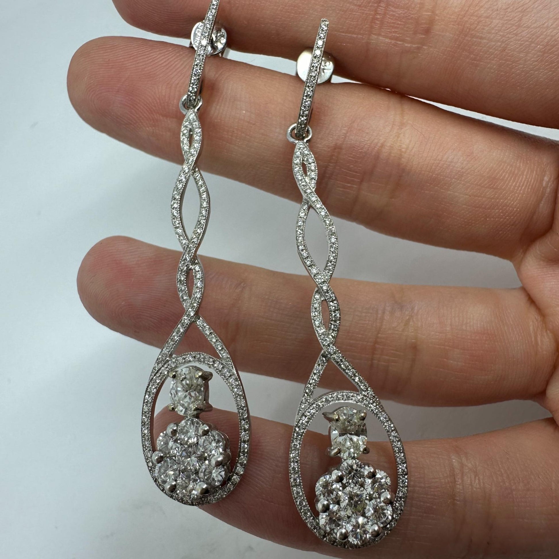 18K White Gold Oval Cut Diamond Drop Earrings