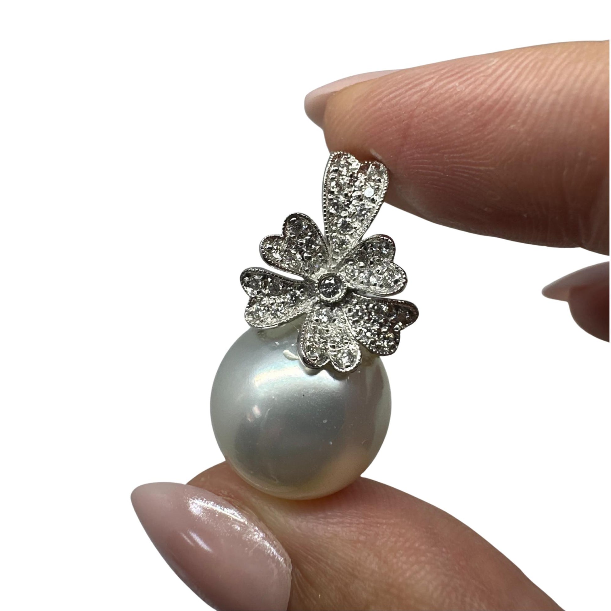 18K White Gold Diamond and Pearl Pendant Necklace – 0.26ct – Floral Drop Design