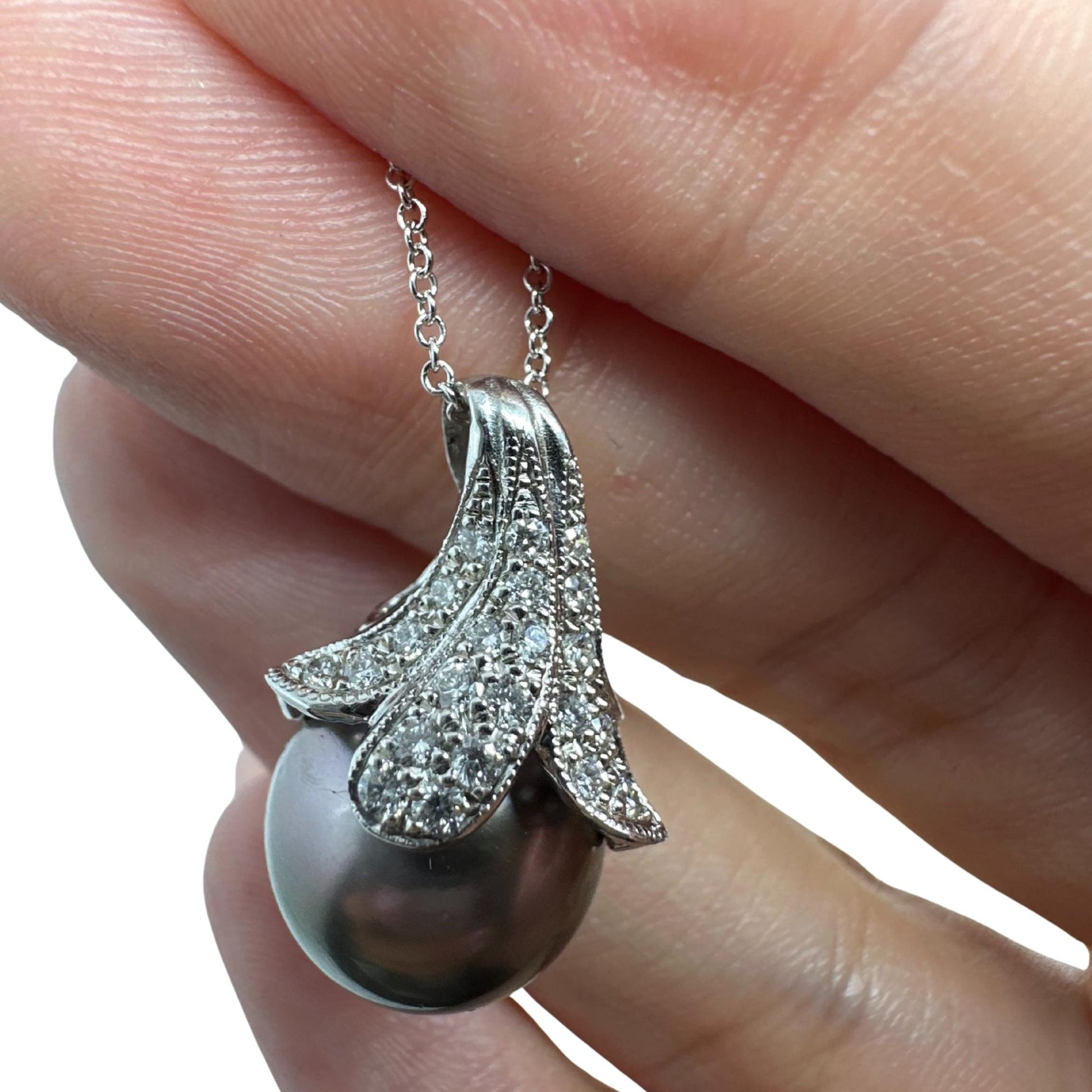 18K White Gold Diamond & Pearl Pendant Necklace – 18" Chain, 0.27ct Diamonds