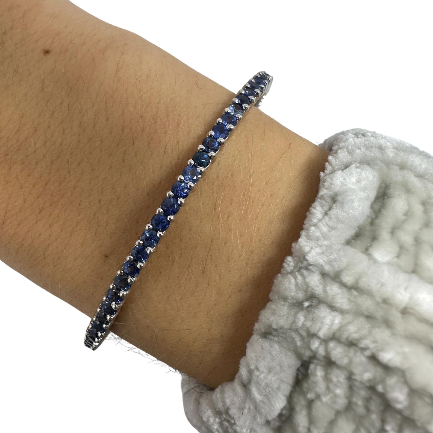 18K White Gold Sapphire Bangle