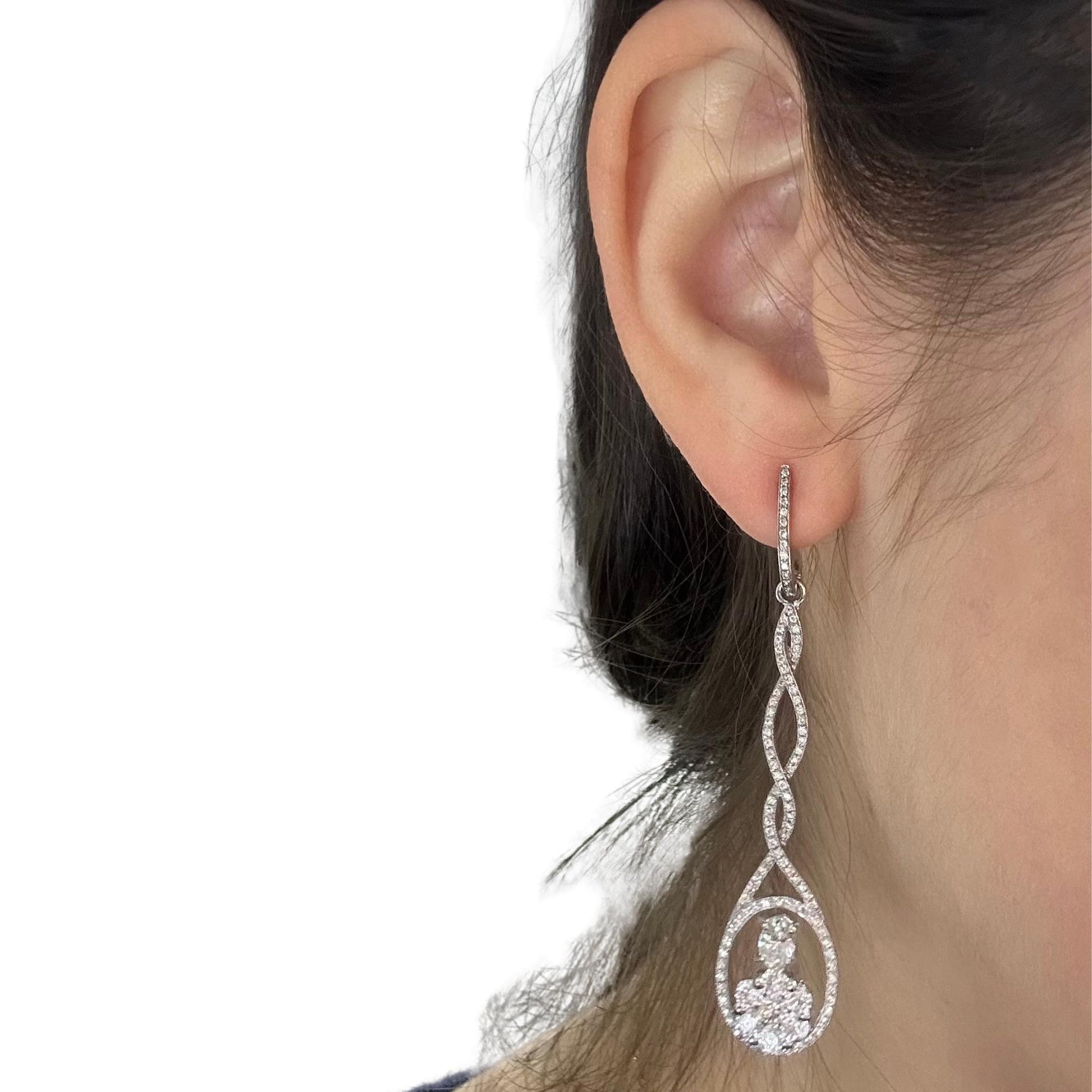 18K White Gold Oval Cut Diamond Drop Earrings
