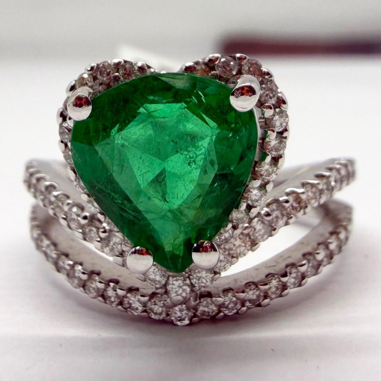 18k White Gold 1.63 Carat Emerald and Diamond Heart Ring - Size 6.25