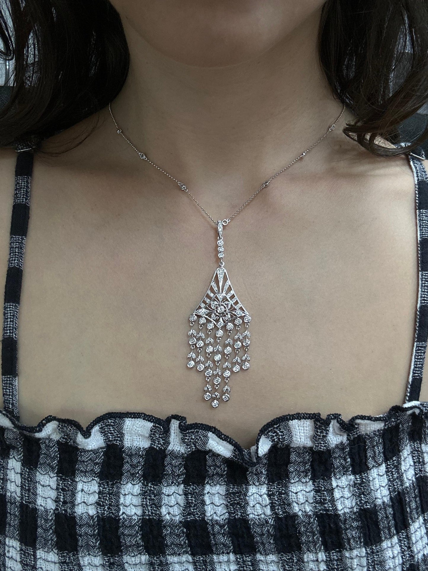 18K White Gold Diamond Pendant Chandelier Necklace