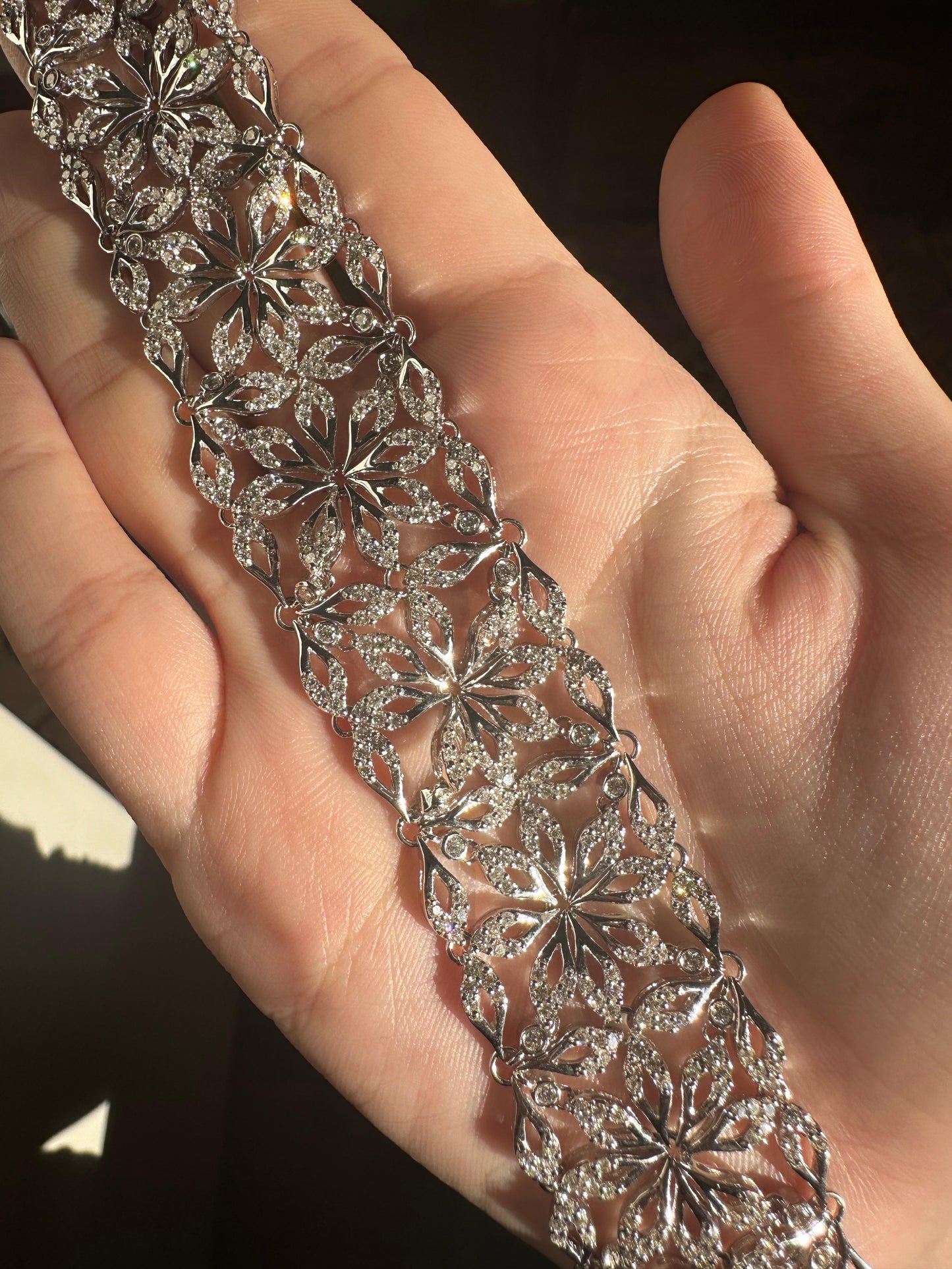 18K White Gold Diamond Flower Bracelet