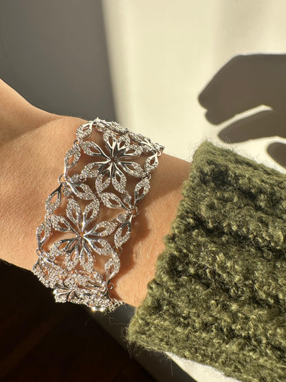 18K White Gold Diamond Flower Bracelet