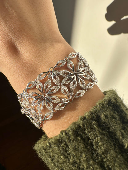 18K White Gold Diamond Flower Bracelet