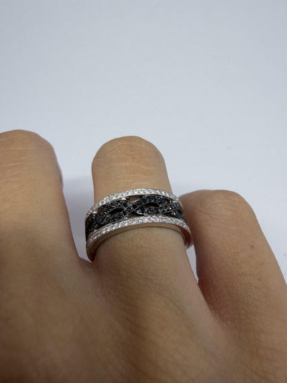 18K White Gold Black and White Diamond Infinity Band - Size 6.5