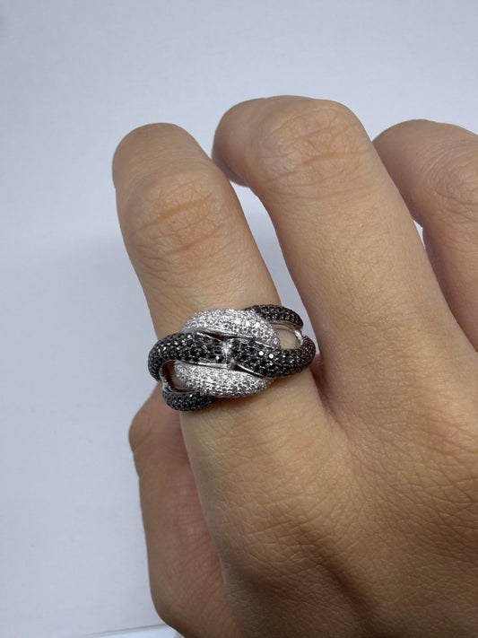 18K White Gold Black & White Diamond Infinity Knot Ring- 6.75