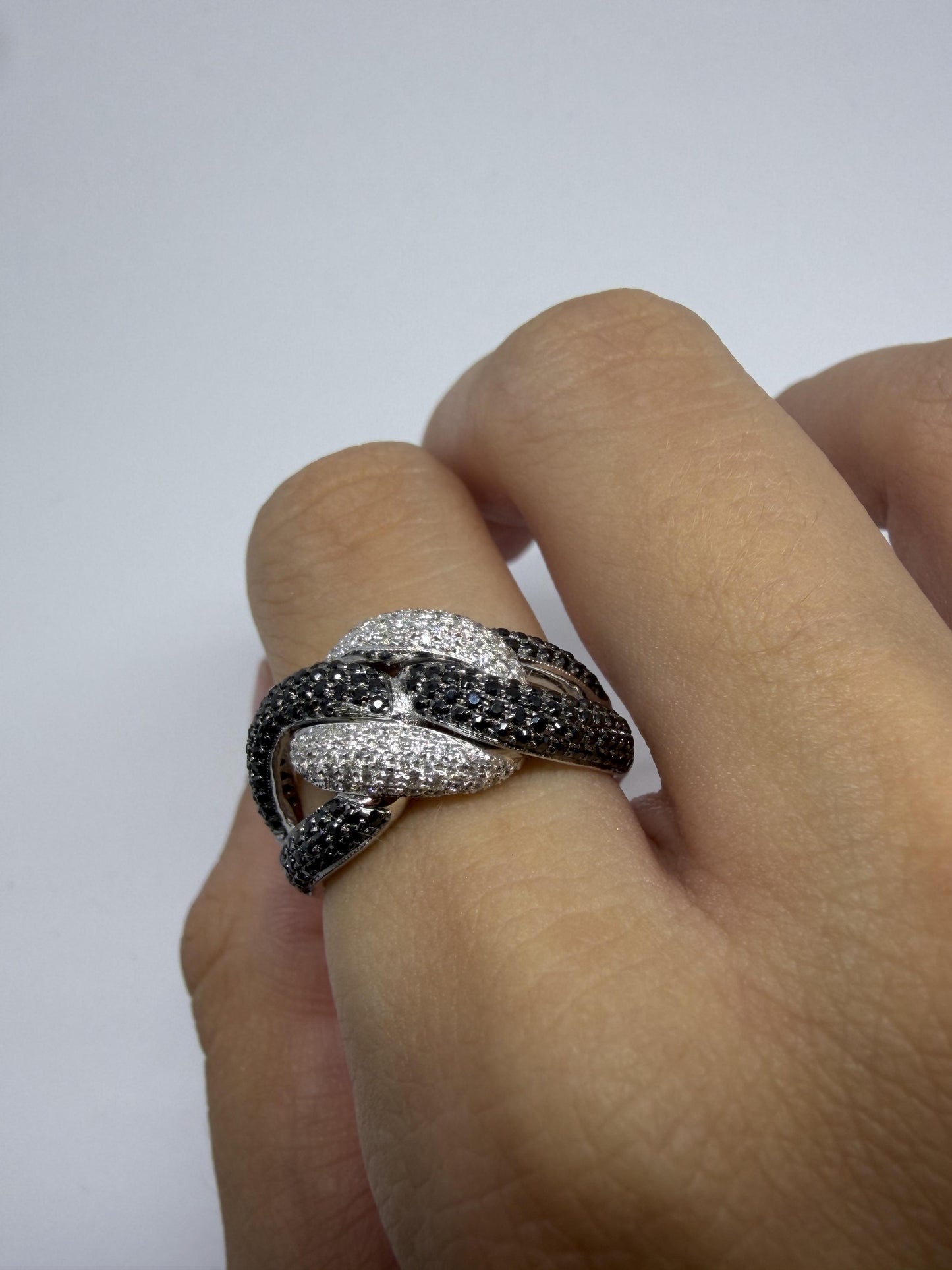 18K White Gold Black & White Diamond Infinity Knot Ring- 6.75
