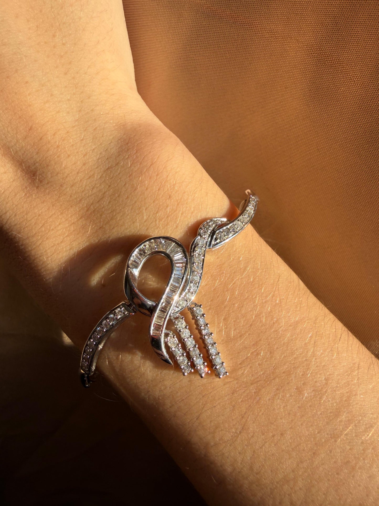 18k White Gold 1.43 Carat Tapered Baguette Cut Diamond Bow/Ribbon Bracelet