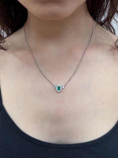 18K White Gold Diamond and Emerald Cluster Pendant Necklace