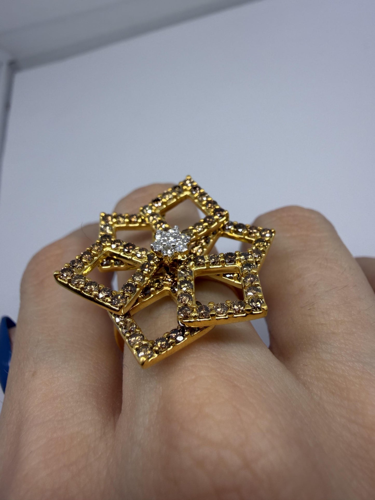 18K Yellow Gold 2.43 Carat Round Cut Brown and White Diamond Flower Ring