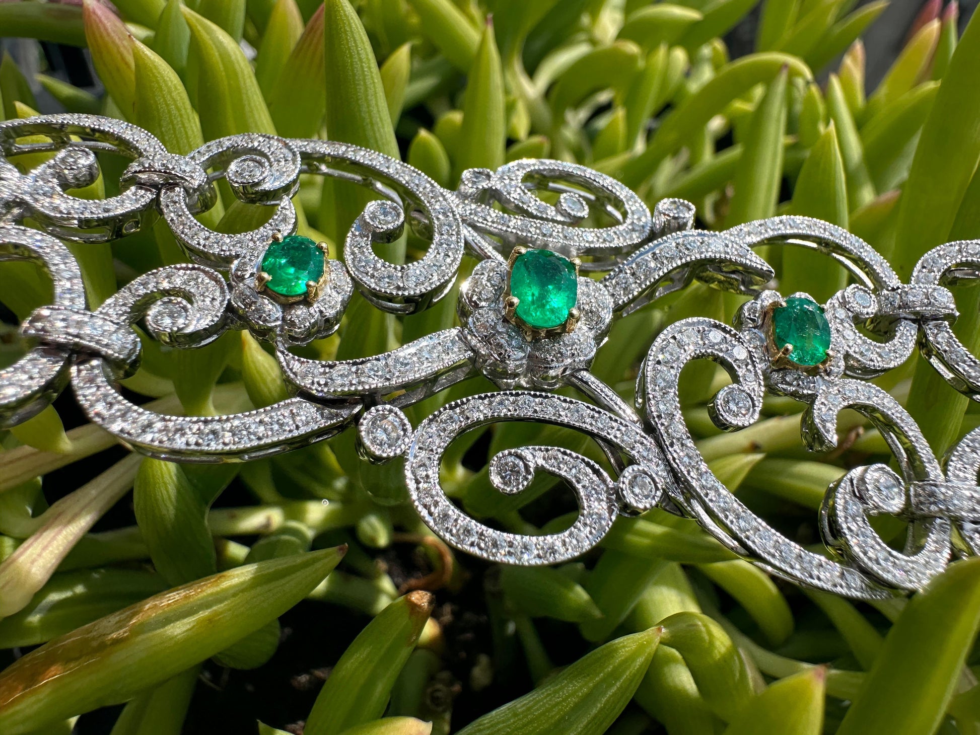 18K White Gold Diamond and Emerald Bracelet