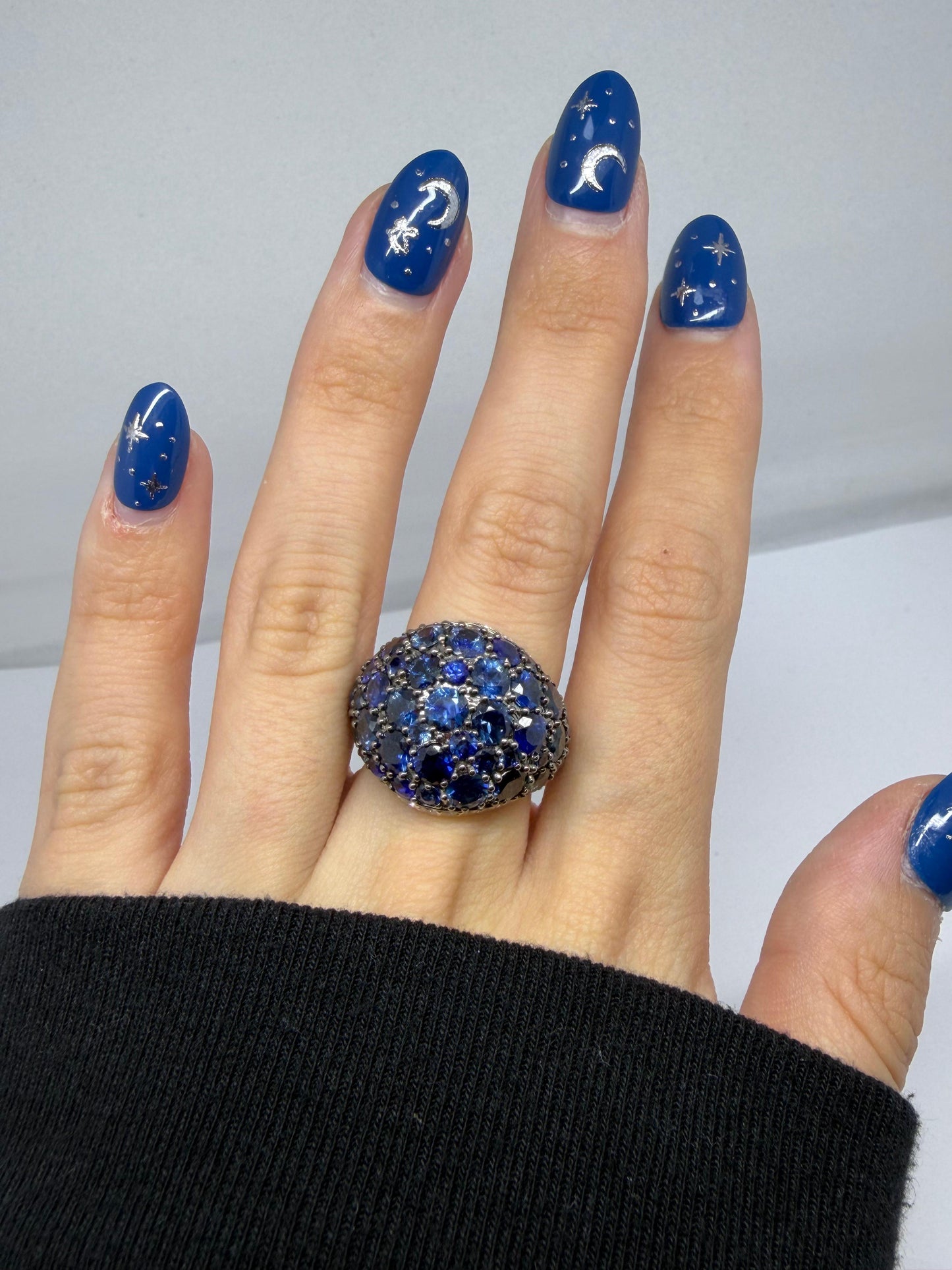 18K White Gold Diamond and 9.91 Carat Sapphire Dome Ring
