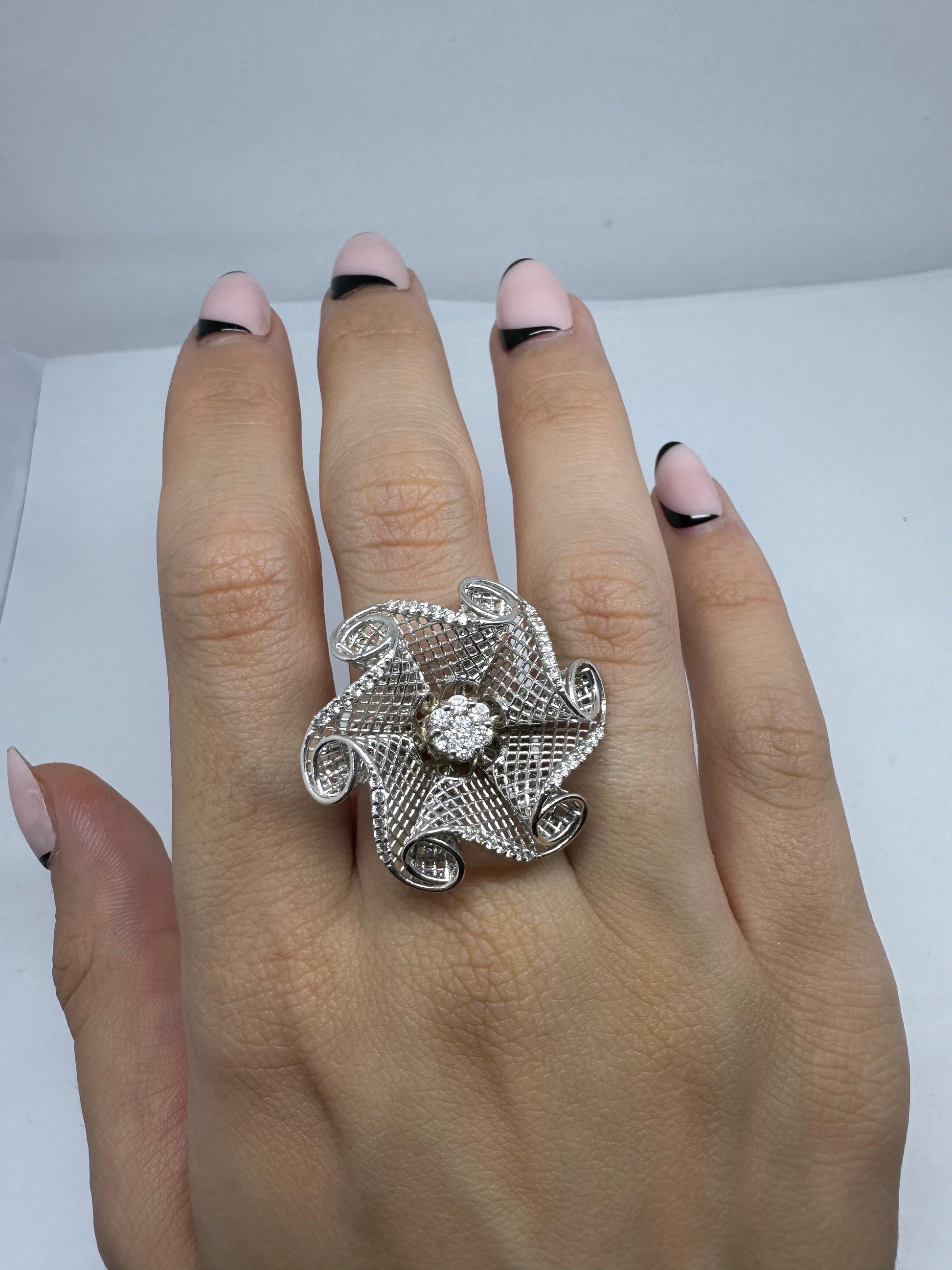 18K White Gold Diamond Flower Cocktail Ring