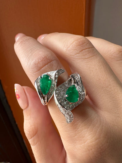 18K White Gold 1.87 Carat Pear Cut Emerald and Diamond Toi et Moi Leaf Ring