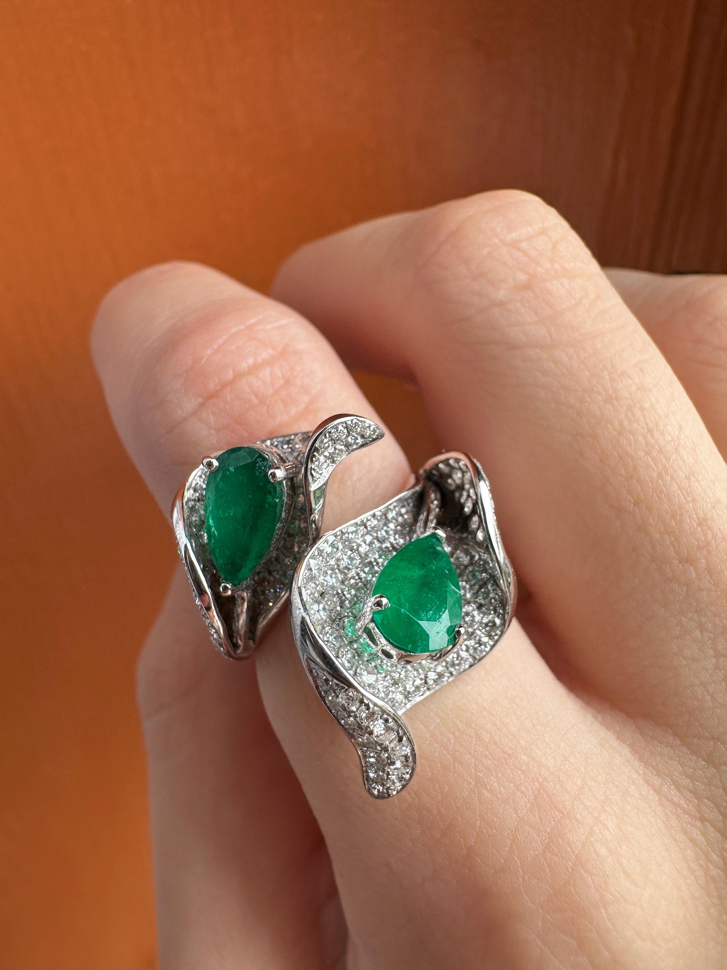 18K White Gold 1.87 Carat Pear Cut Emerald and Diamond Toi et Moi Leaf Ring