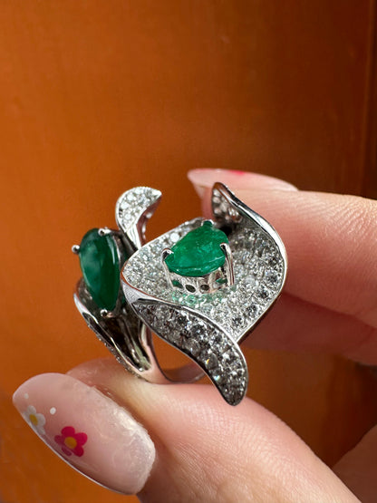 18K White Gold 1.87 Carat Pear Cut Emerald and Diamond Toi et Moi Leaf Ring