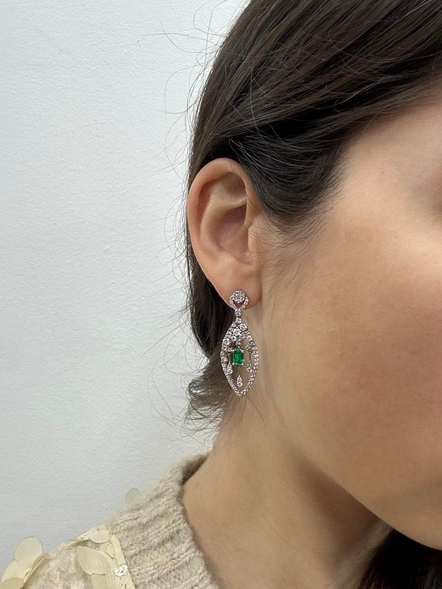 18K White Gold Diamond and Emerald Drop Earrings