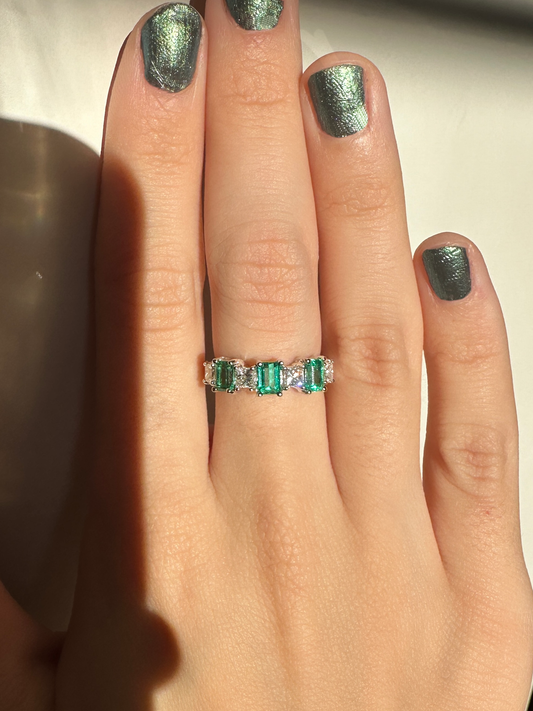 18k Diamond and Emerald Ring