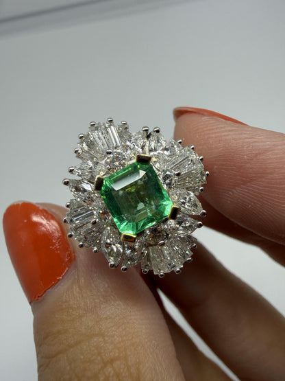 18K White Gold 1.03 Carat Emerald and Diamond Ring