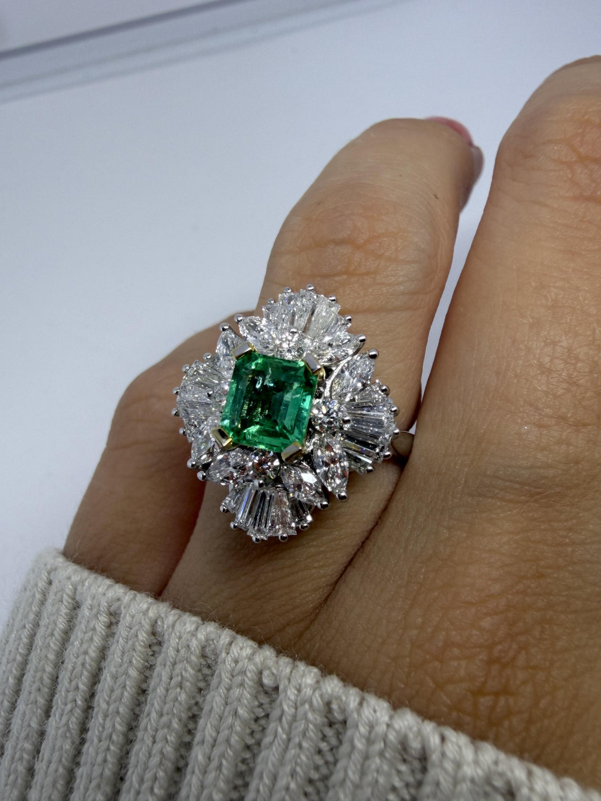 18K White Gold 1.03 Carat Emerald and Diamond Ring