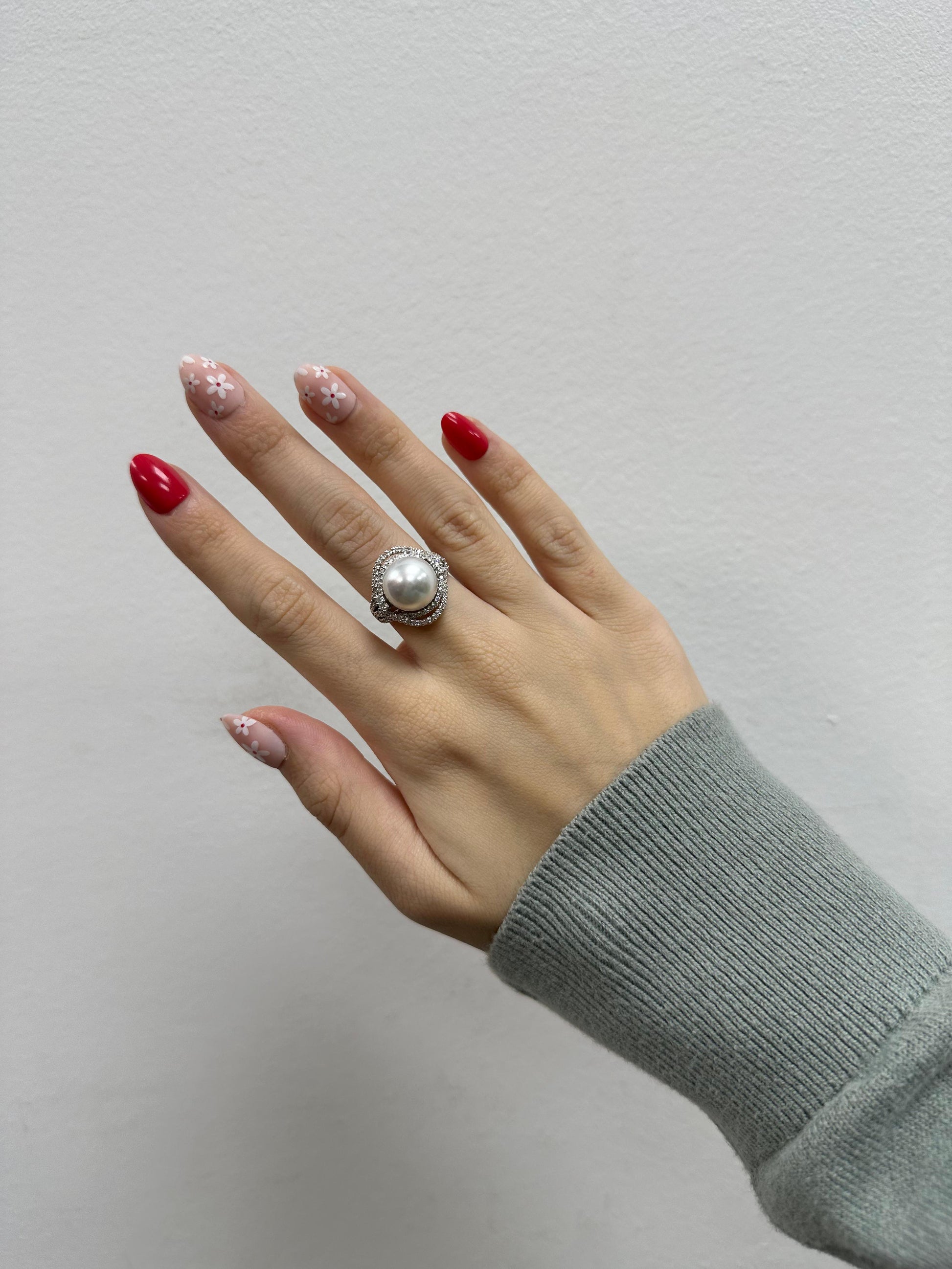 18K White Gold Diamond and Pearl Ring