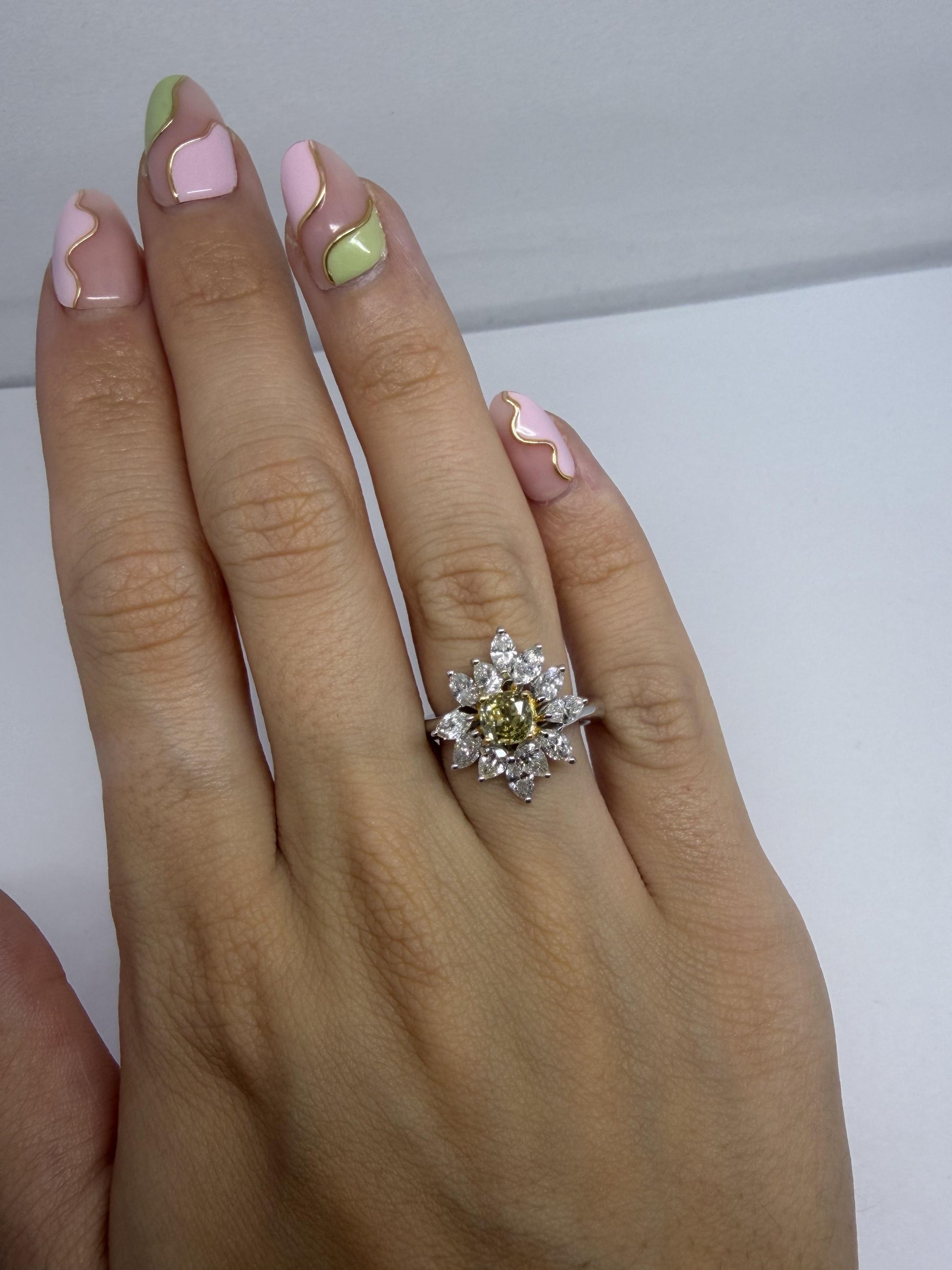 18k White Gold White and Yellow Diamond Cluster Ring - Size 6.25