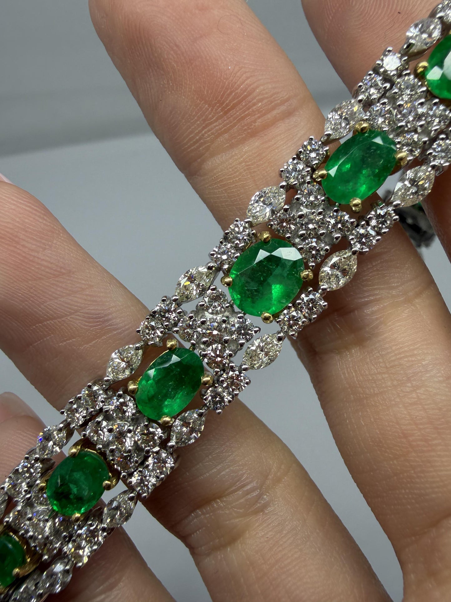18K White Gold Diamond and Emerald Bracelet