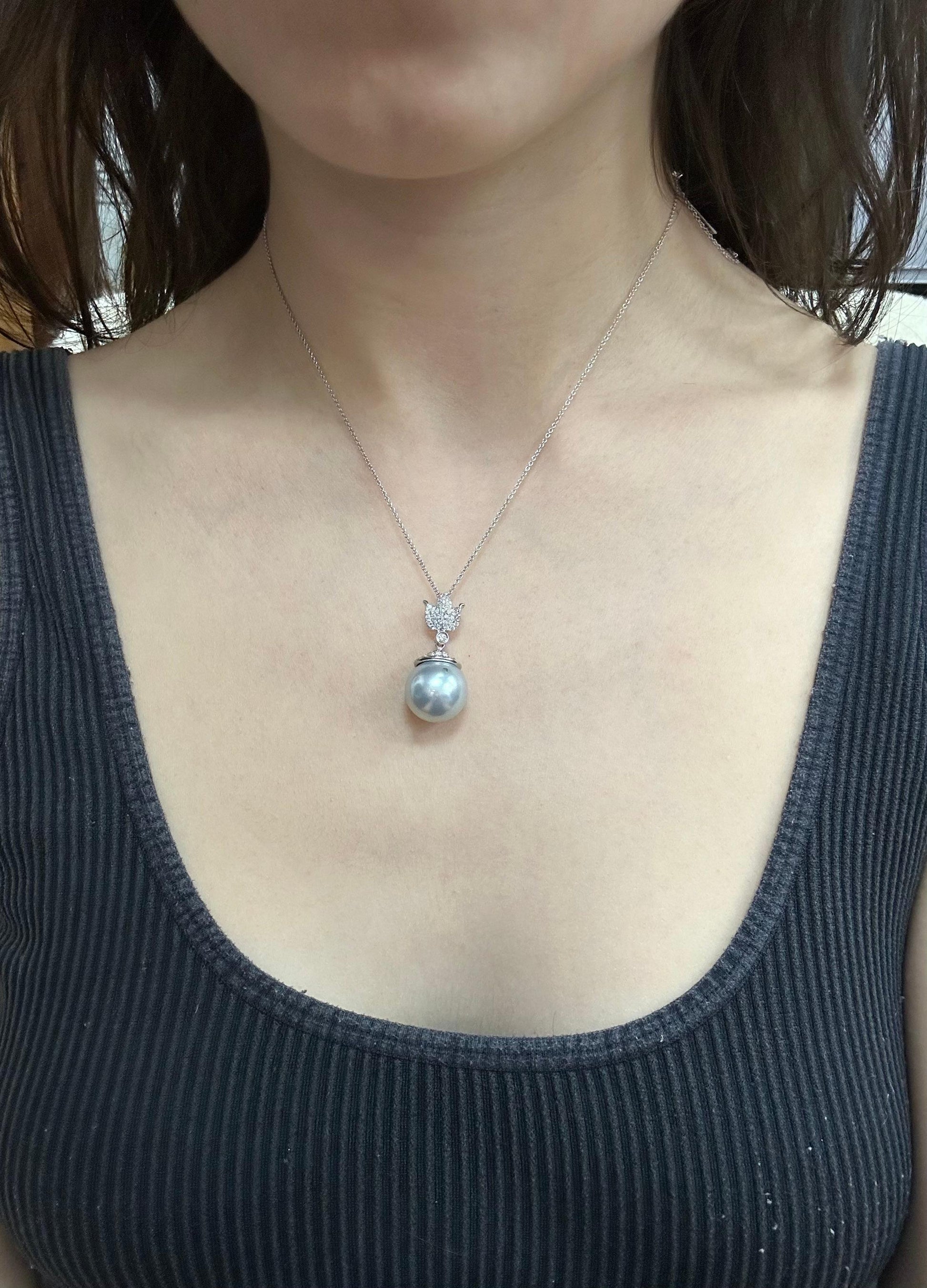 18K White Gold Diamond and Pearl Pendant Necklace