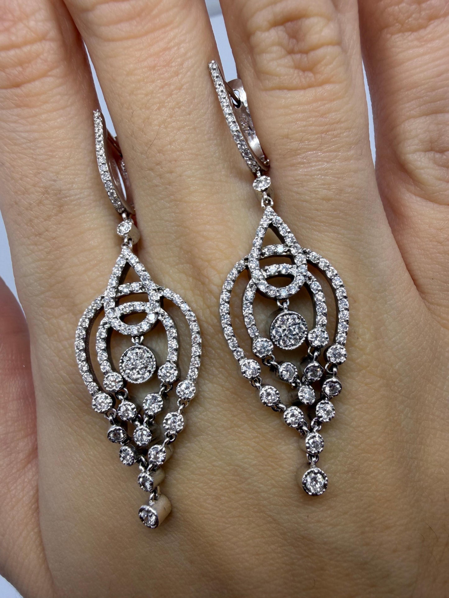 18K White Gold 1.40 Carat Diamond Chandelier Drop Earrings