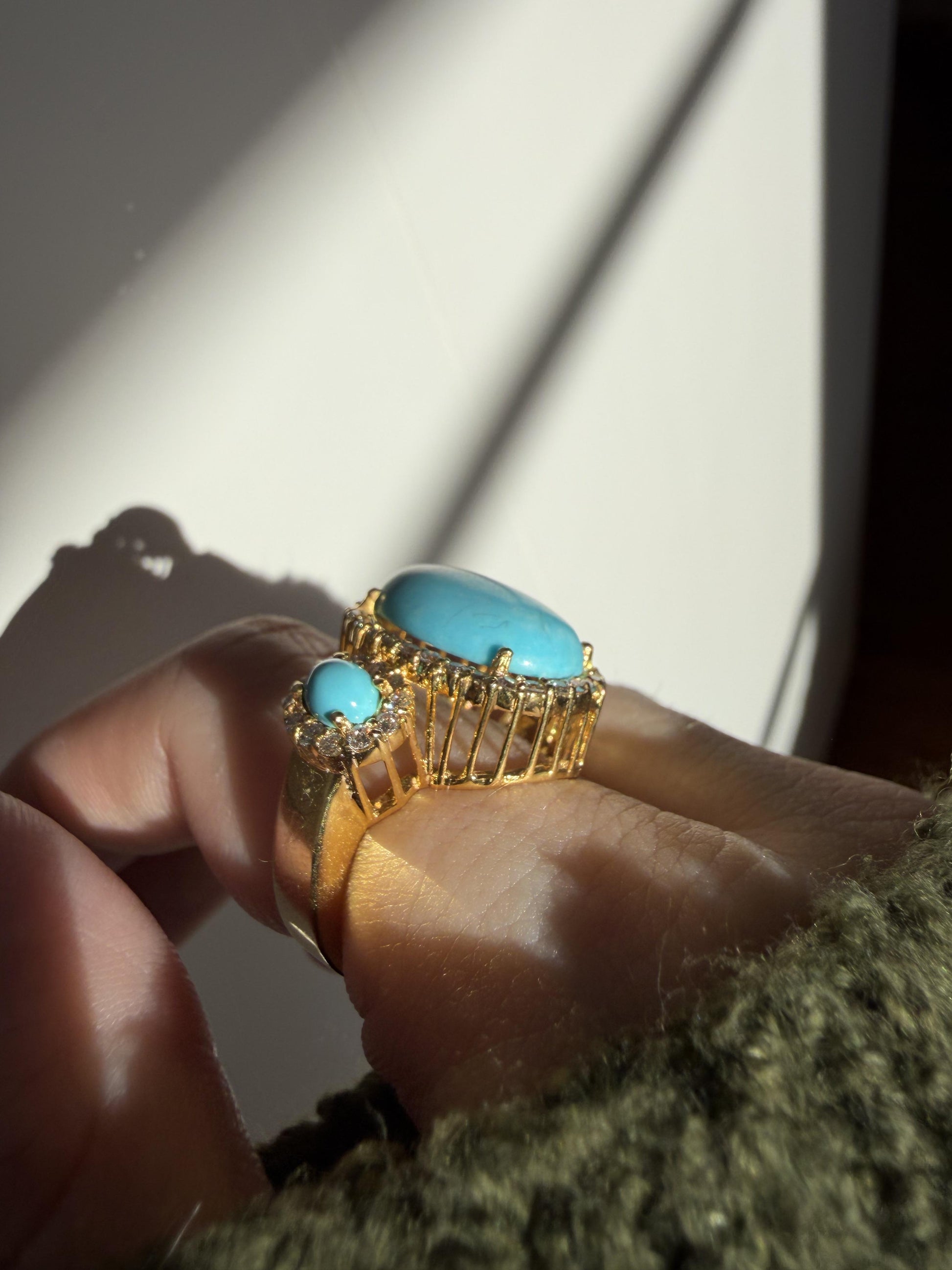 18K Yellow Gold Diamond and Turquoise Three Stone Cocktail Ring - Size 7