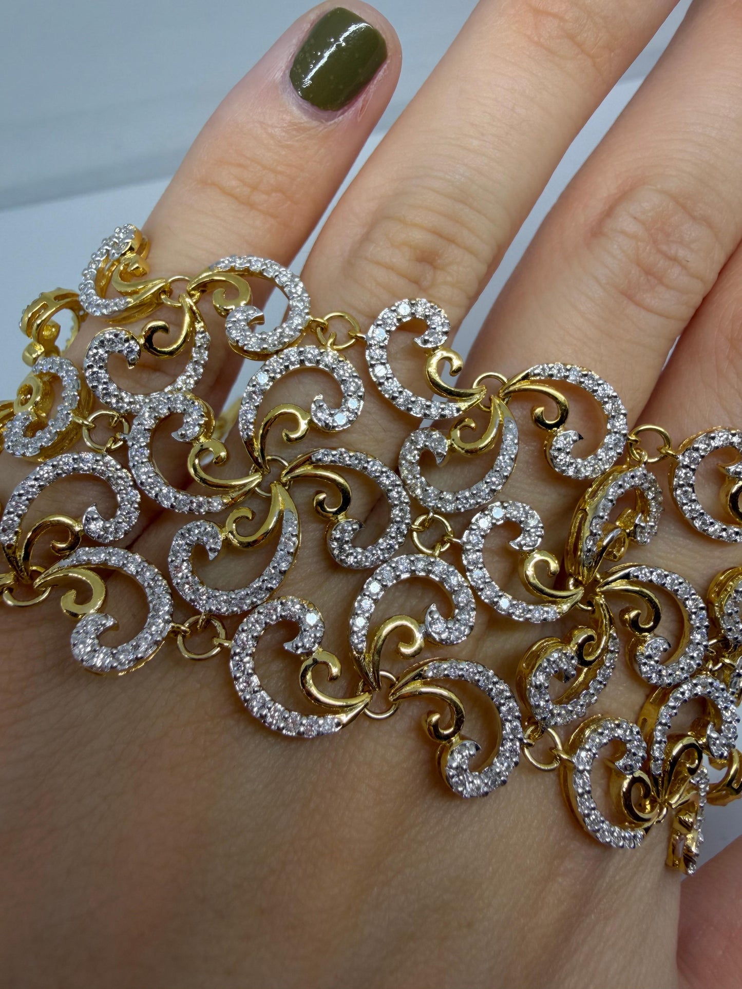 18K Yellow Gold 8.95 Carat Diamond Scroll Link Bracelet - 7 inches