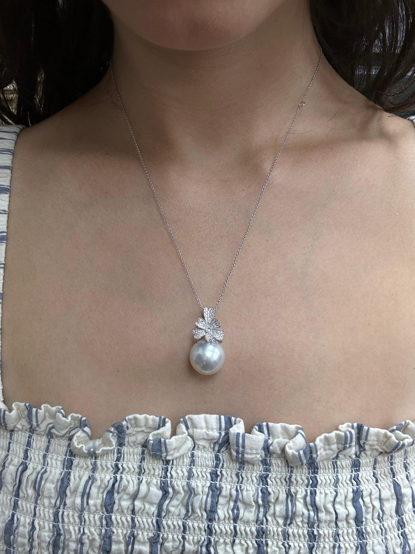 18K White Gold Diamond and Pearl Pendant Necklace – 0.26ct – Floral Drop Design