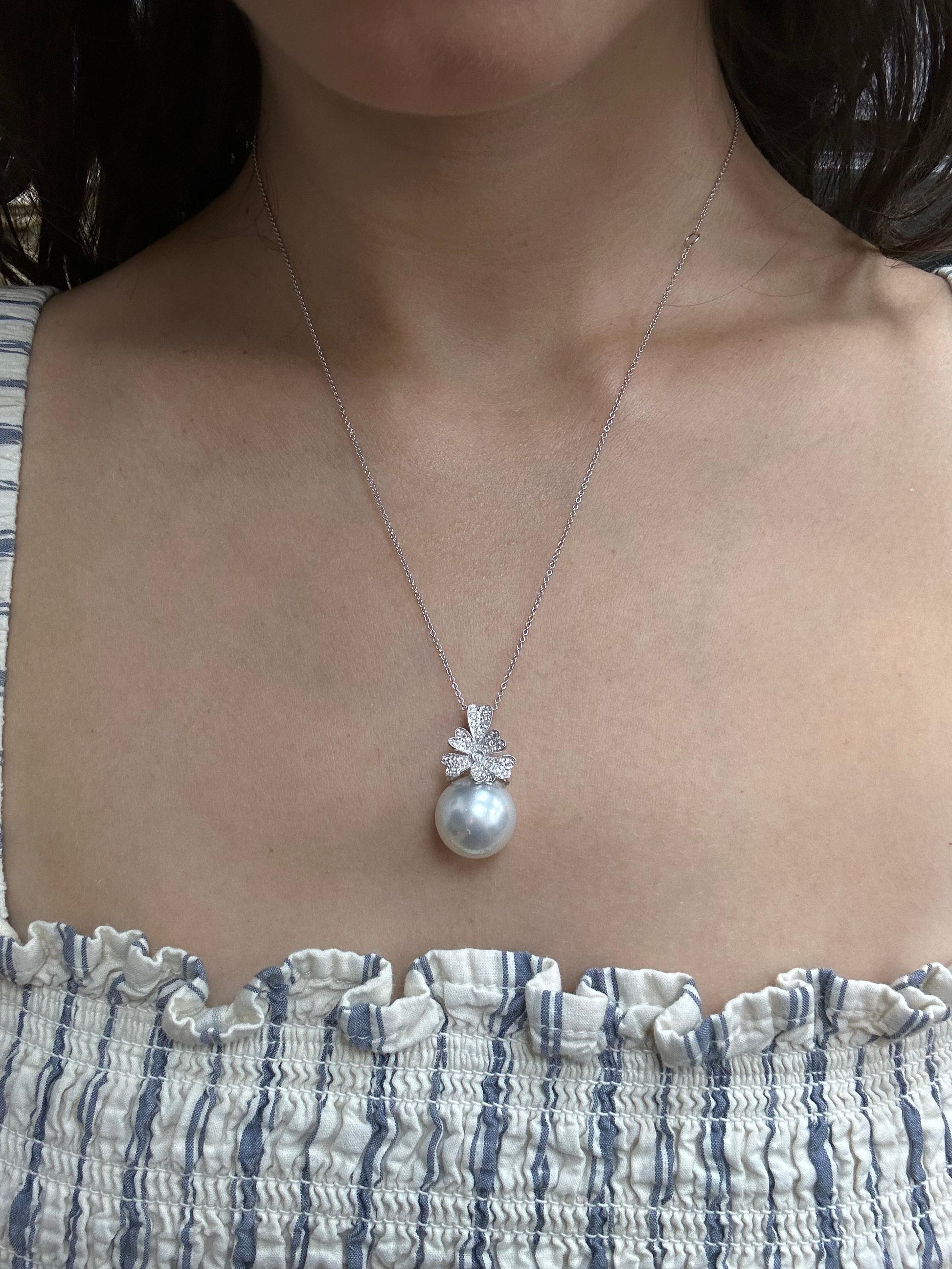 18K White Gold Diamond and Pearl Pendant Necklace – 0.26ct – Floral Drop Design