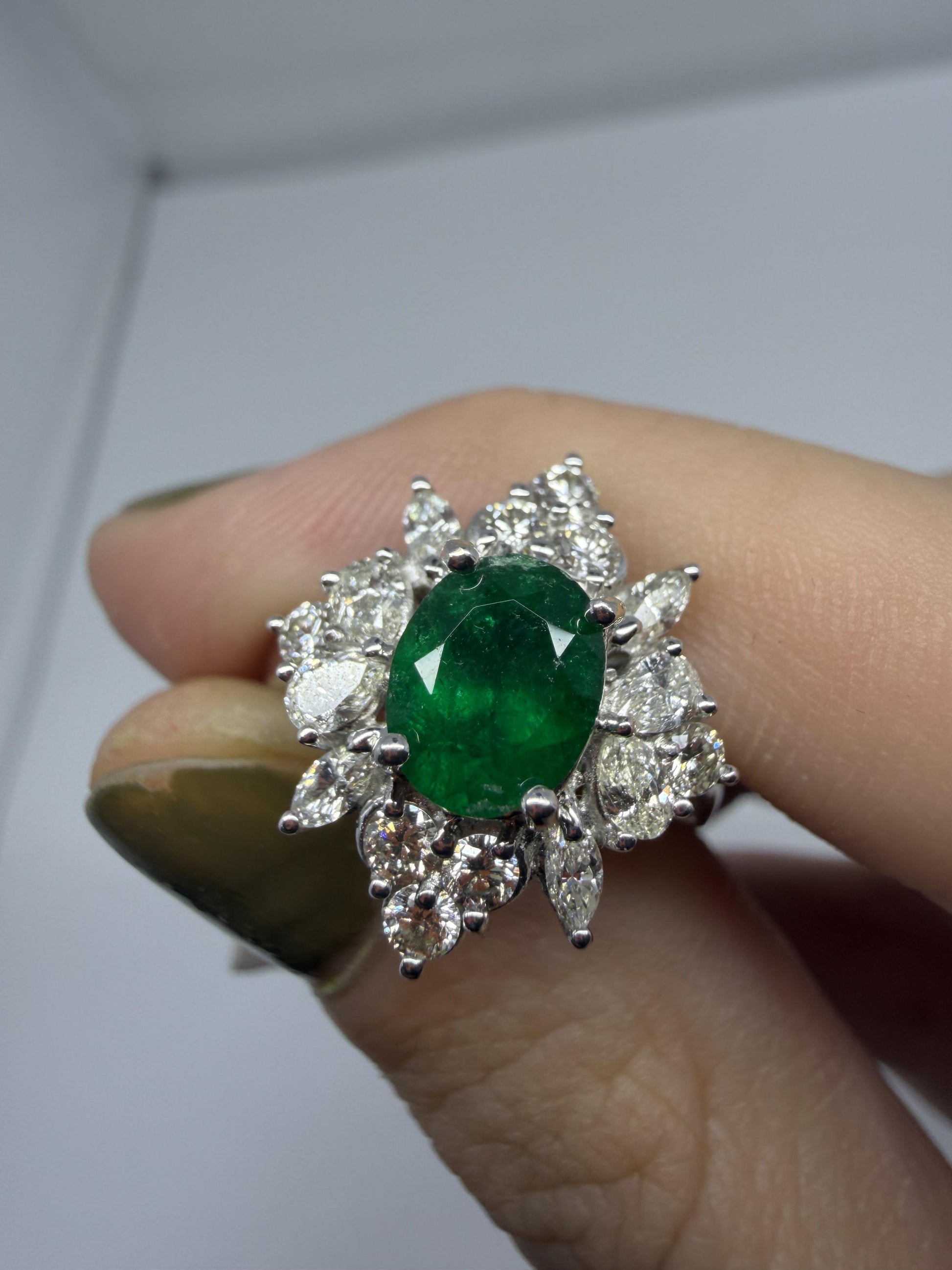 18k White Gold Diamond and Emerald Ring