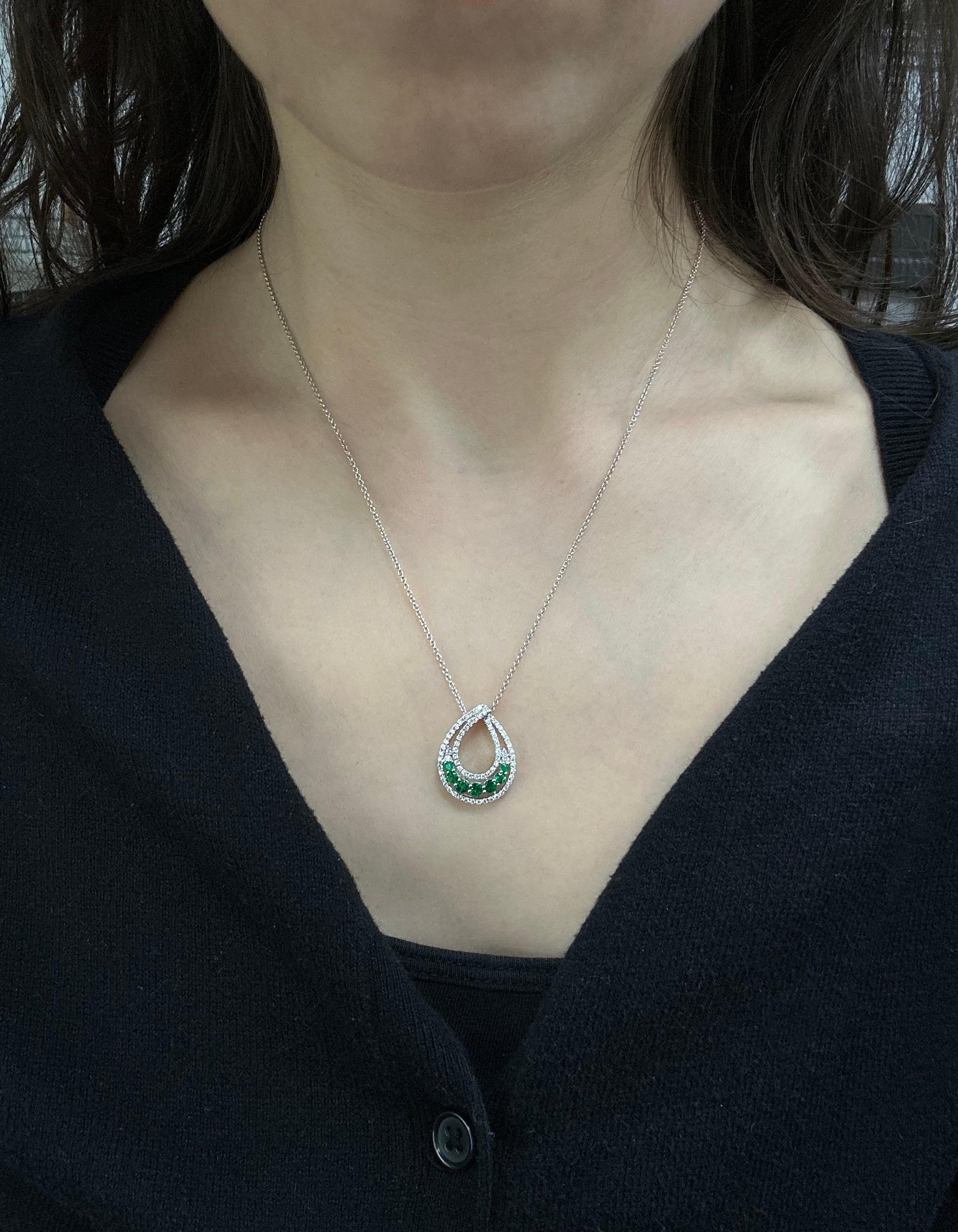 18k White Gold Diamond and Emerald Pendant Necklace
