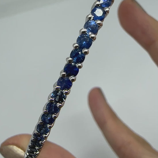 18K White Gold Sapphire Bangle